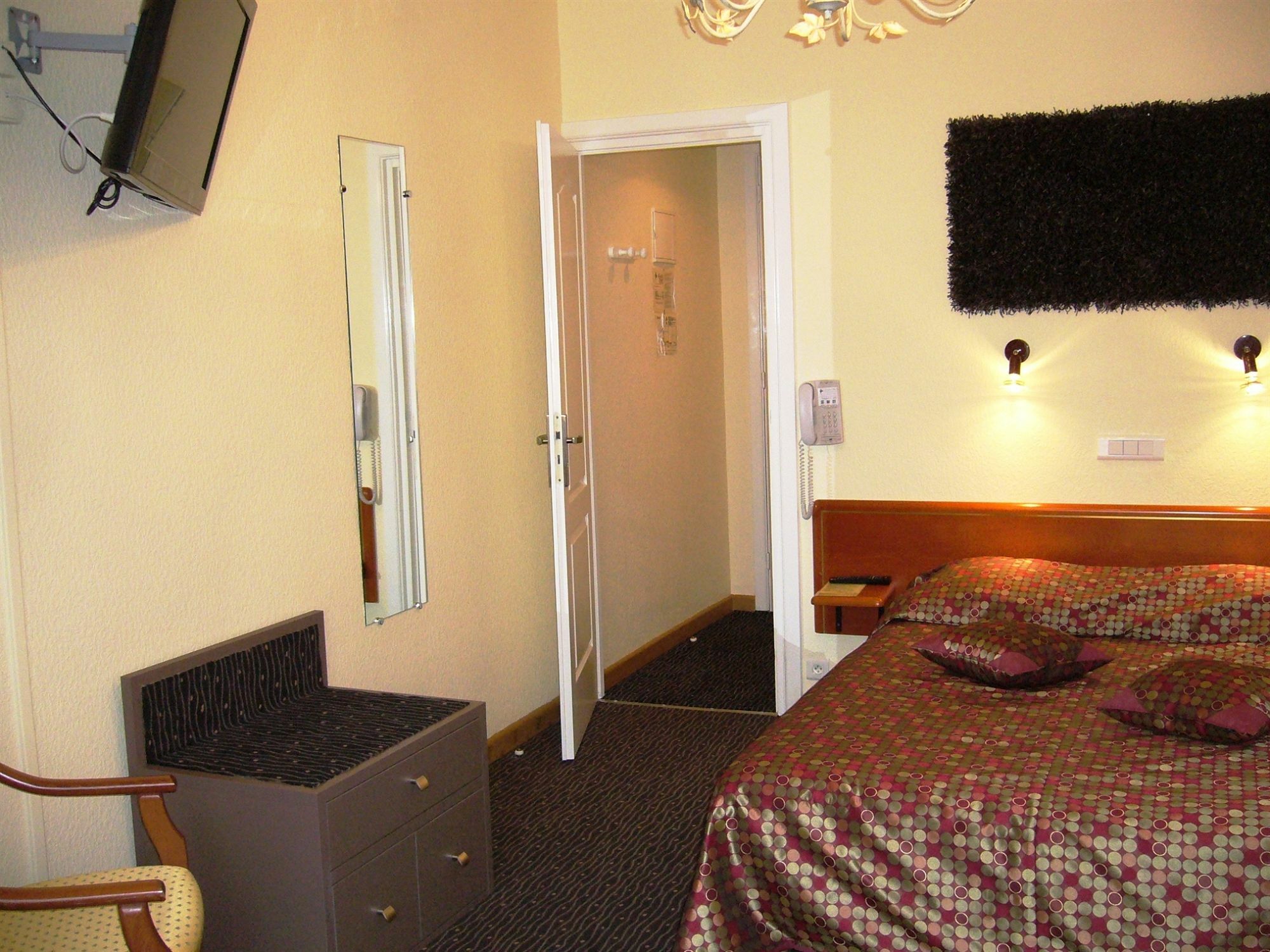 Le Grand Hotel Valenciennes Zewnętrze zdjęcie